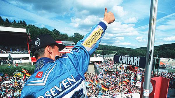 1994: Wegen einer um Millimeter zu flachen Holzplatte am Unterboden seines Benetton wird Michael Schumacher der Sieg in Spa aberkannt. Die Bezeichnung "Schummel-Schumi" ist geboren und wird seitdem immer dann genutzt, wenn der Deutsche in umstrittene Situationen verwickelt ist
