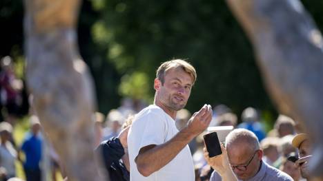 Northug bei der Enthüllung seiner Statue im Juli