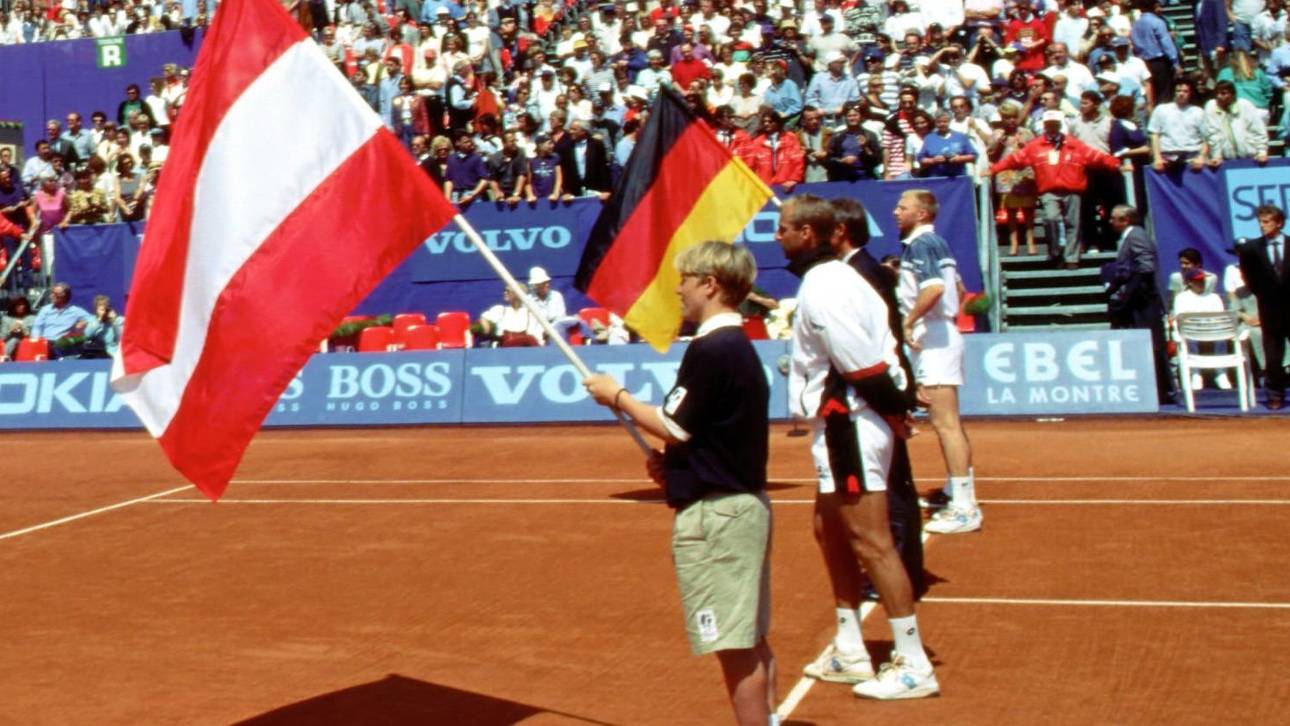 Boris Becker (hinten) verlor das Finale von Monte Carlo 1995 dramatisch gegen Thomas Muster