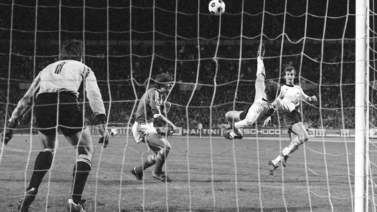 Der Treffer von Klaus Fischer 1977 im Länderspiel gegen die Schweiz wurde zum Tor des Jahrzehnts