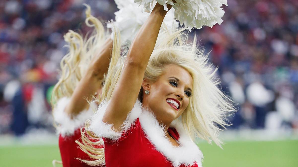 Und hier in der etwas kälteren Jahreszeit. Winterlich gekleidet? Nein. Aber dafür weihnachtlich. Uns gefallen beide Varianten