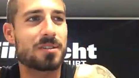 Kevin Trapp spricht über den kommenden Spieltag, wo die Eintracht beim Rekordmeister antreten muss. Der SGE-Torwart freut sich auf das Spiel und sieht den Druck gewinnen zu müssen bei den Bayern.