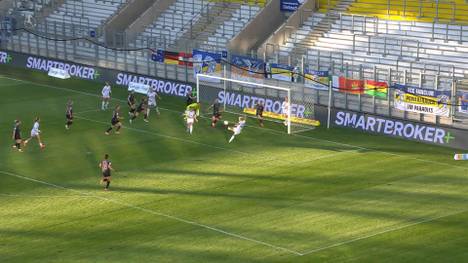 Carl Zeiss Jena ist gegen den frisch gebackenen Meister Bayern München nah dran an einer Überraschung.