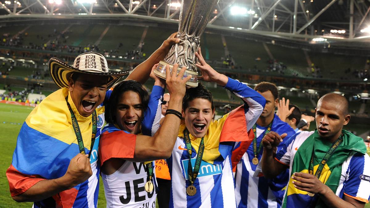 Der Höhepunkt seiner Zeit beim FC Porto: 2011 gewinnt James zusammen mit seinen Nationalmannschaftskollegen Falcao und Fredy Guarin dieUEFA  Europa League. Insgesamt ist James in 65 Spielen für die Blau-Weißen an 52 Toren beteiligt