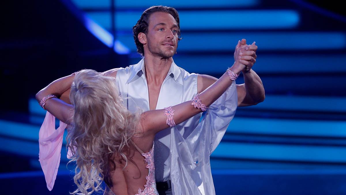 TIM LOBINGER: Schon während seiner Zeit als Stabhochspringer jobbte der Rheinländer als Model. Konnte nur heißen: Rein ins Showbusiness! 2011 bei "Let's Dance", 2012 bei "Schlag den Star"