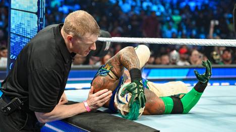 Rey Mysterio hat sich bei WWE SmackDown offenbar nicht ernsthaft verletzt