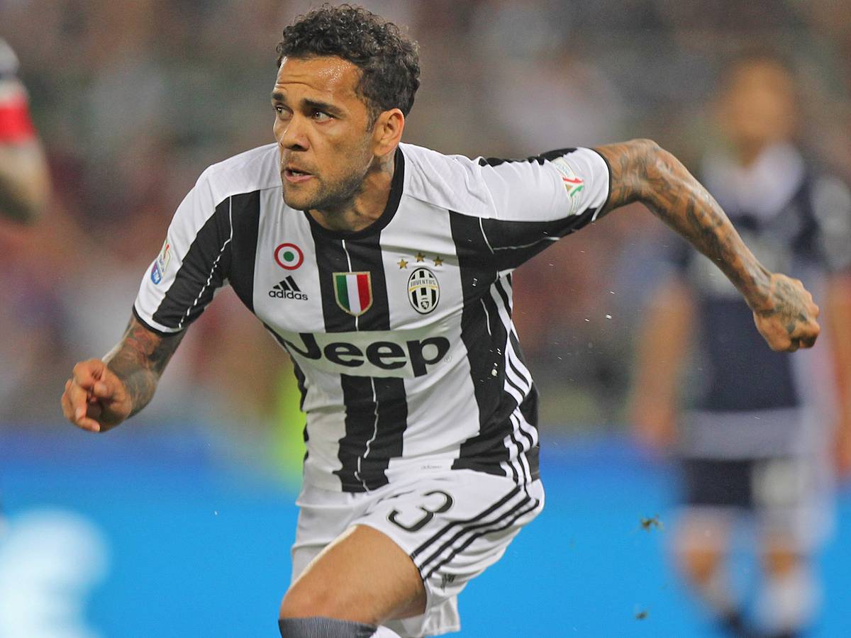 Transfermarkt Dani Alves Vor Wechsel Von Juve Zu Manchester City