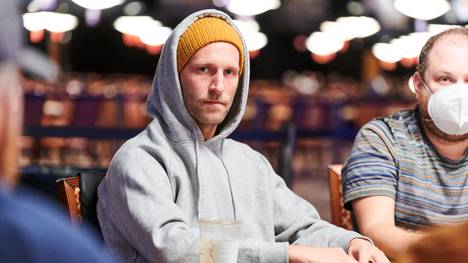 Der Münchener Pokerprofi Jonas Kronwitter hat bei der World Series of Poker beim $50.000 Pot-Limit Omaha Turnier über 1 Million Dollar gewonnen. Er wurde Dritter.