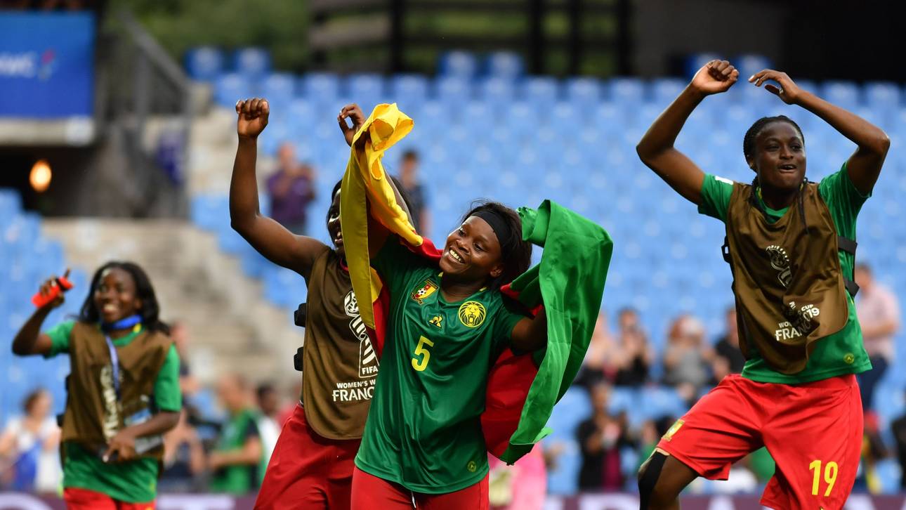 Kamerun weiter – Niederlande Sieger