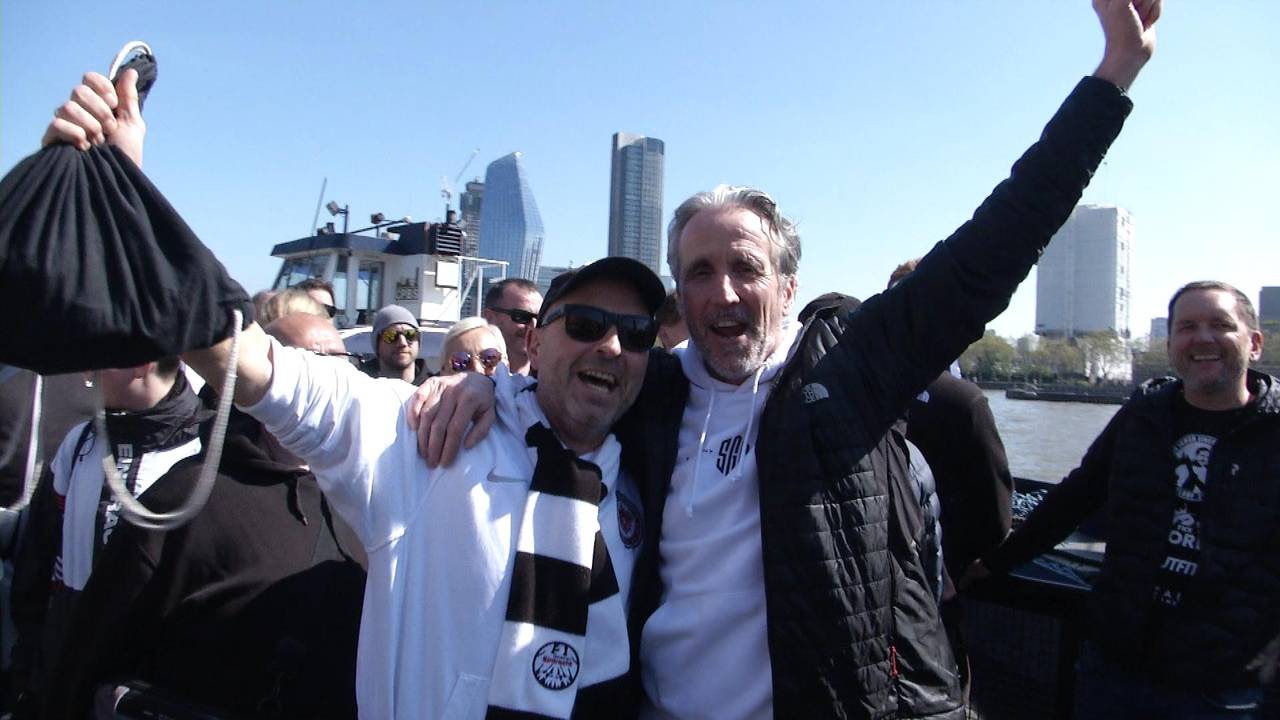 Schiffstour durch London: Hier stimmen sich die Eintracht-Fans ein