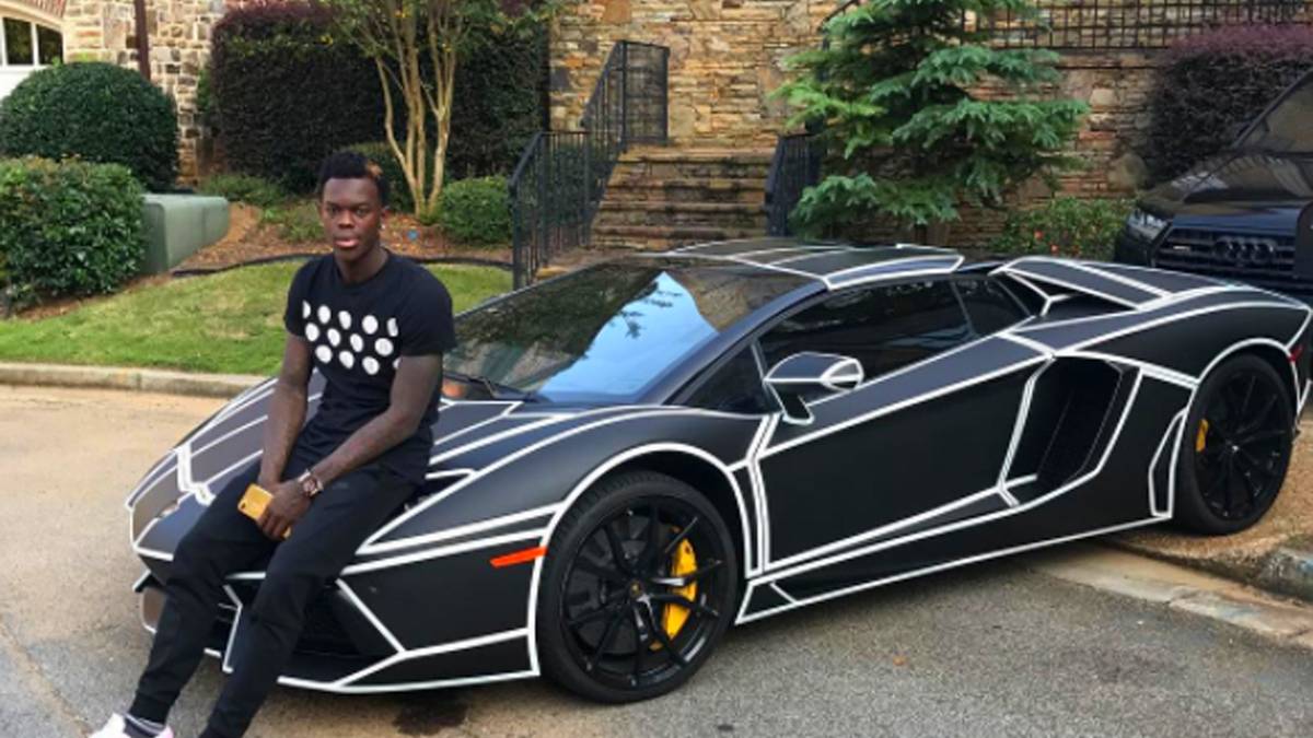 Immer wenn man denkt, es geht nicht mehr ausgefallener, präsentiert Schröder sein neuestes Modell. Dieser Lamborghini erinnert an die Optik aus dem Film-Hit Tron