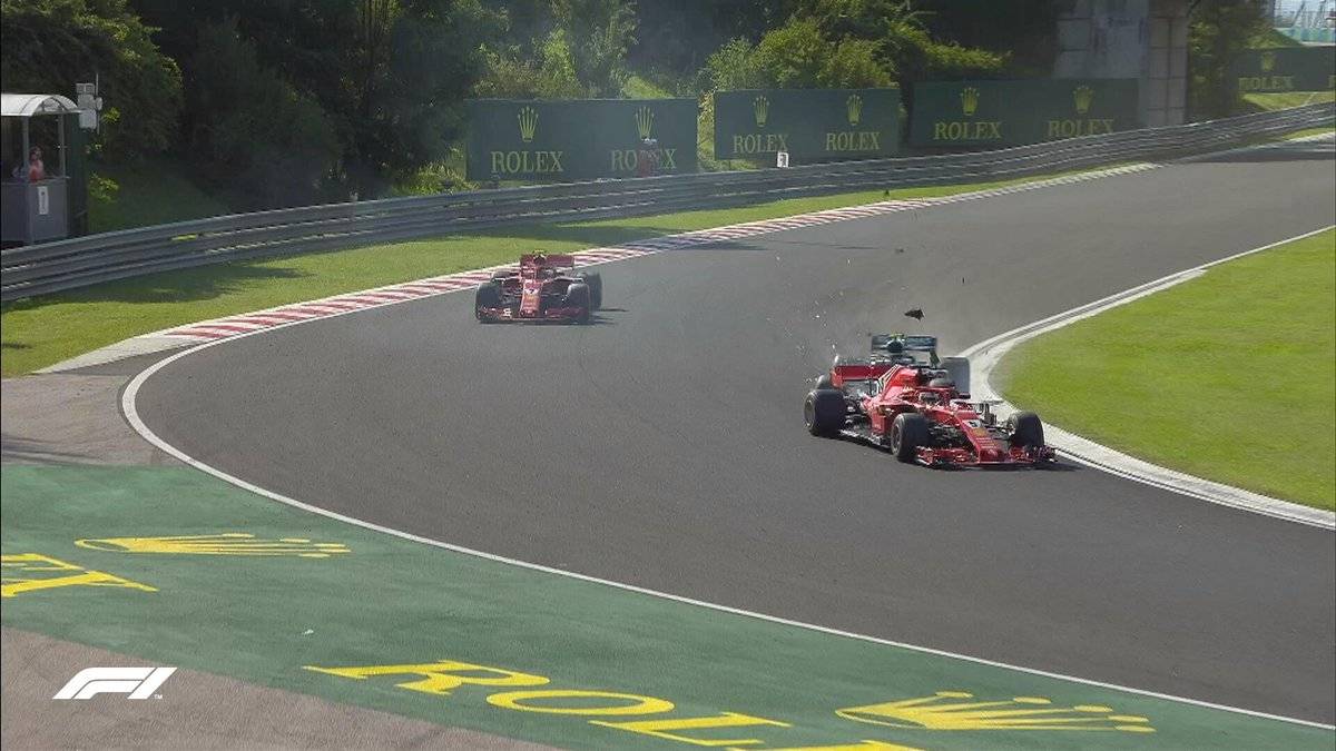 Kurz vor Rennende schafft es Vettel dann doch Bottas zu attackieren. Der Finne zieht aber nicht zurück und kracht in den Ferrari. Vettel hat Glück und kann ohne Schaden Platz zwei nach Hause fahren