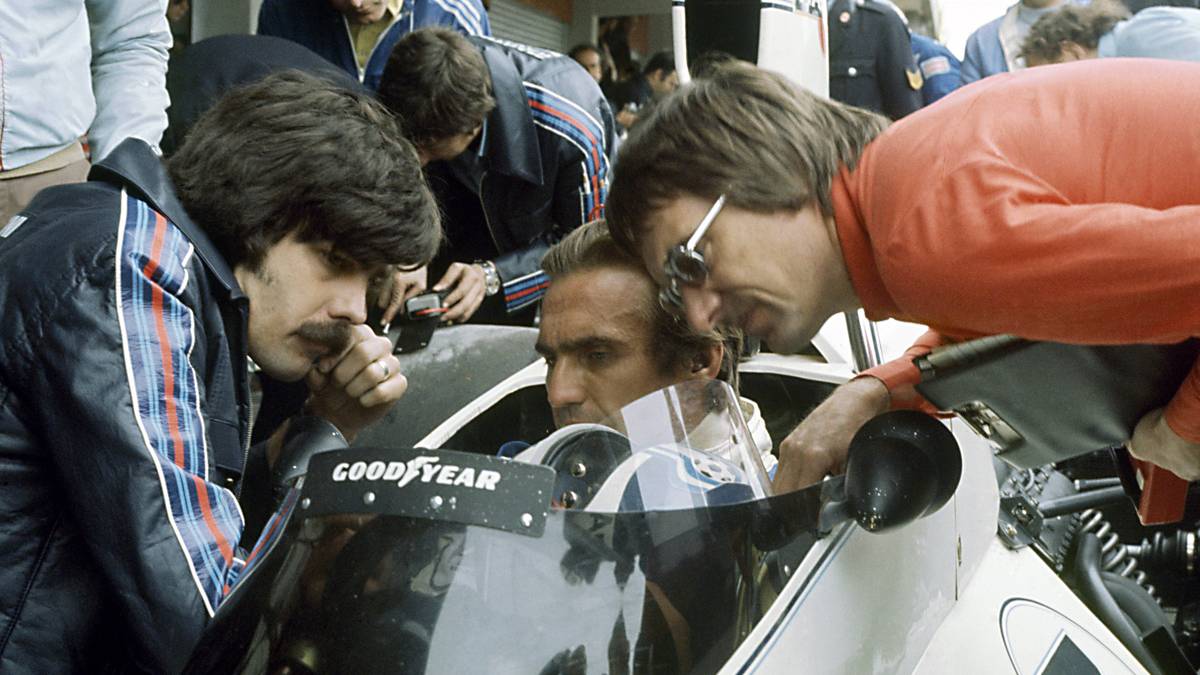 Aus seiner Manager-Tätigkeit hat sich Ecclestone eine beträchtliche Summe erarbeitet. 1971 übernimmt er für 100.000 Dollar den Brabham-Rennstall. 1981 und 1983 holt sein Team den Formel-1-Titel. 1987 verkauft er Brabham für 5 Millionen Dollar an einen Schweizer Geschäftsmann