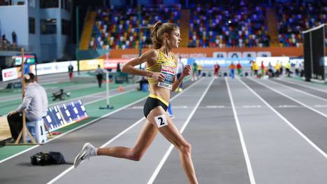 Konstanze Klosterhalfen hat ihre Teilnahme an den deutschen Leichtathletik-Meisterschaften am Wochenende abgesagt. Grund dafür sind Schmerzen am Fuß.