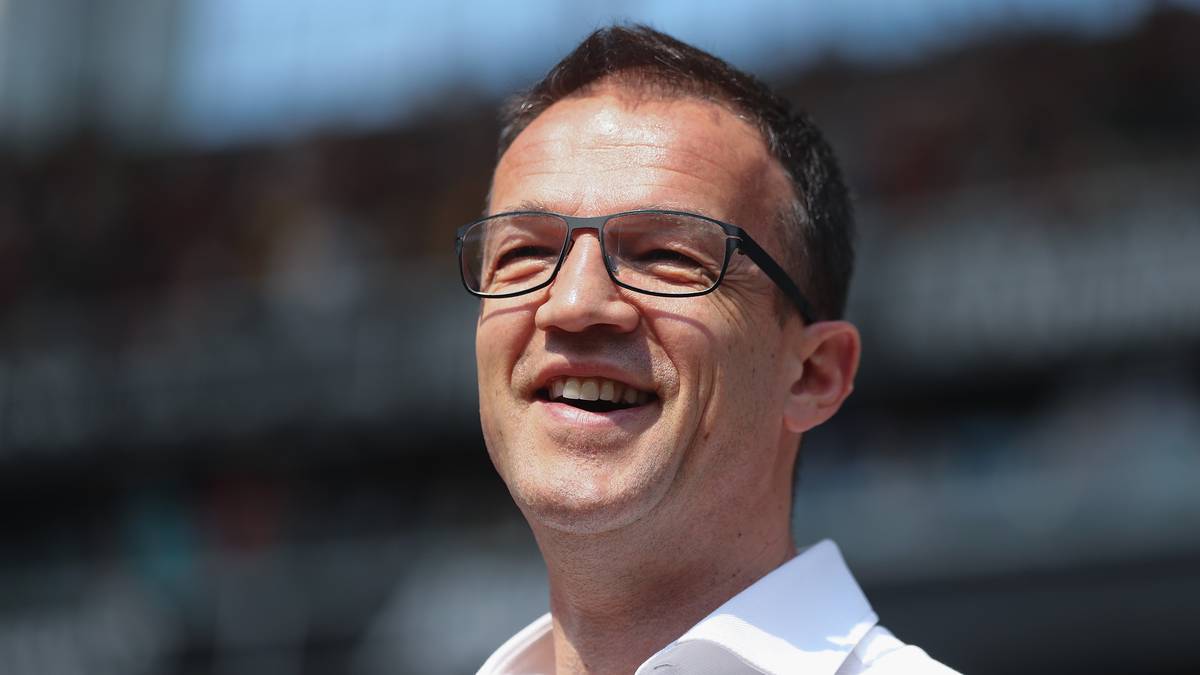 Abgesehen davon kursieren kaum Gerüchte um mögliche Neu-Verpflichtungen. Noch ist Bobic entspannt - auch in dem Wissen, dass abgesehen von Hradecky und Meier jeder Spieler einen Vertrag hat