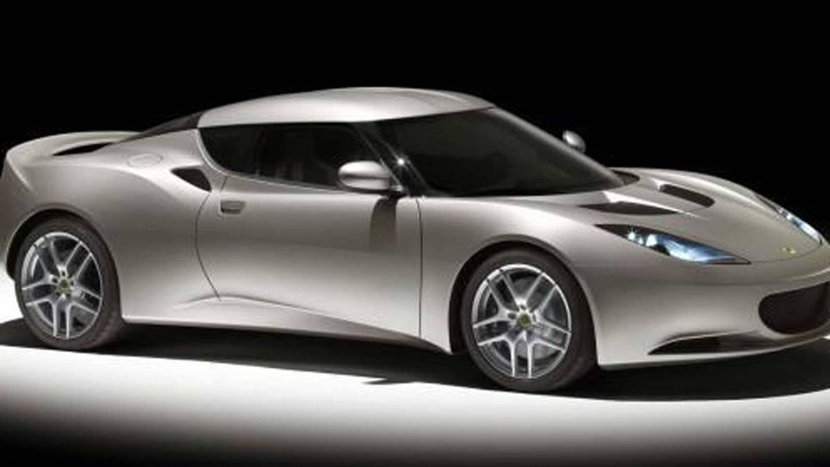 Sein Teamkollege Pastor Maldonado favorisiert die schnittigere Form des Lotus Evora