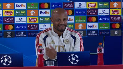 Auf der Pressekonferenz vor dem Champions-League-Halbfinal-Rückspiel gegen Paris Saint-Germain spricht Bayern-Coach Vincent Kompany über einen möglichen Taktikwechsel und verteidigt dabei seinen ehemaligen Trainer Pep Guardiola. 