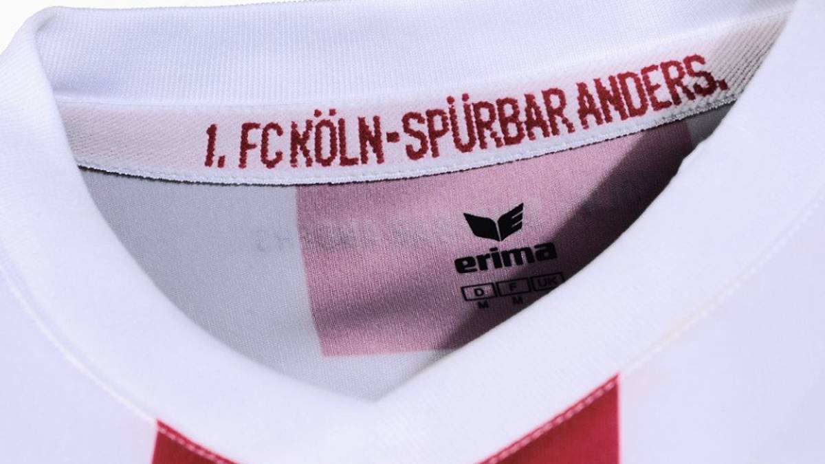 Auf dem Kragen integriert ist das Leitmotiv der Kölner für die kommende Saison. Passend zum 70. Geburtstag knüpft das Design des neuen Trikots damit an Vorgängermodelle aus der FC-Geschichte an. Anfang der 1970er Jahre liefen die Geißböcke in weißen Trikots mit roten Streifen auf