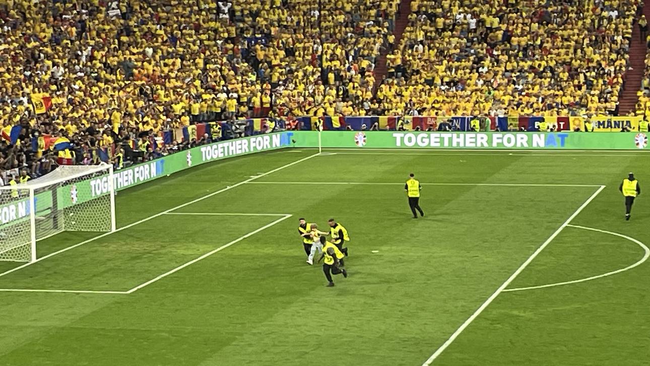 Unmittelbar vor dem Schlusspfiff stürmte ein junger Flitzer über den Rasen der Munich Football Arena