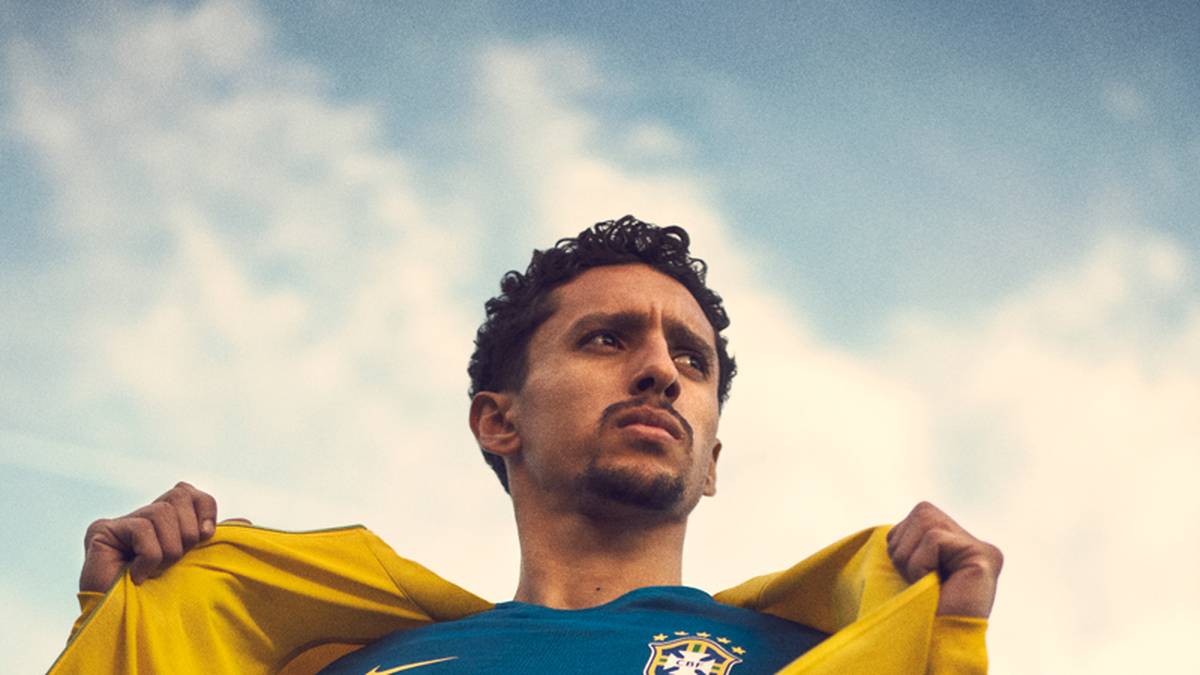 Falls die Selecao beim Trikot ausweichen muss, greift sie auf ein sattes Blau zurück. Da muss das Auge sich erst noch dran gewöhnen