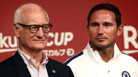 Bruce Buck (l.) sieht den FC Chelsea mit Frank Lampard auf einem guten Weg