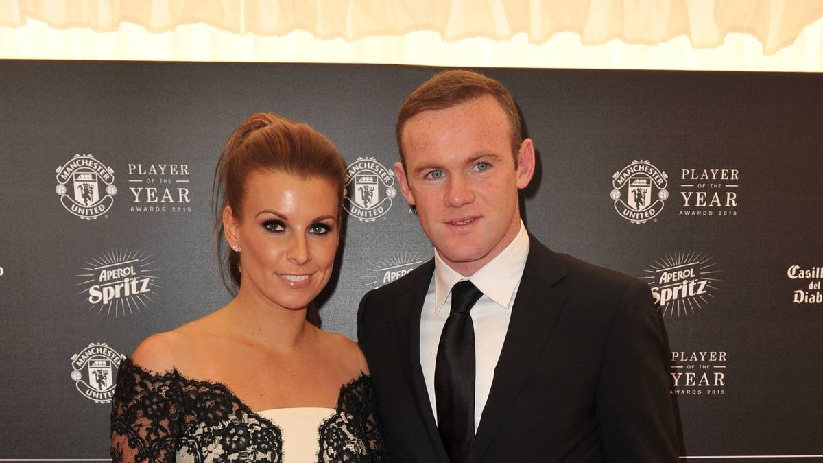 Englands Stürmerstar Wayne Rooney wird während des Turniers von seiner Ehefrau Coleen unterstützt