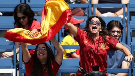 Spanische Fans beim ersten Wettkampf Olympias