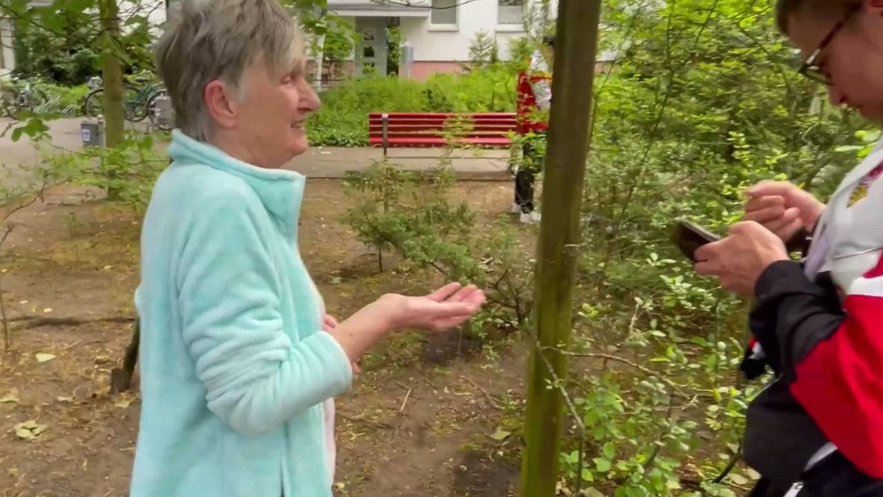 Frau bittet VfB-Fans zur Kasse