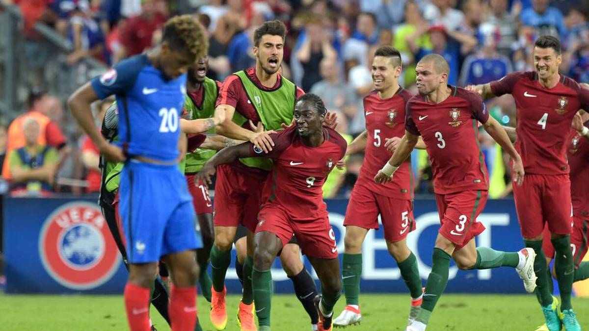 Der Megastar musste im dramatischen Finale früh runter und fungierte quasi als weiterer Coach an der Seitenlinie - in der Verlängerung traf dann Eder zum Sieg