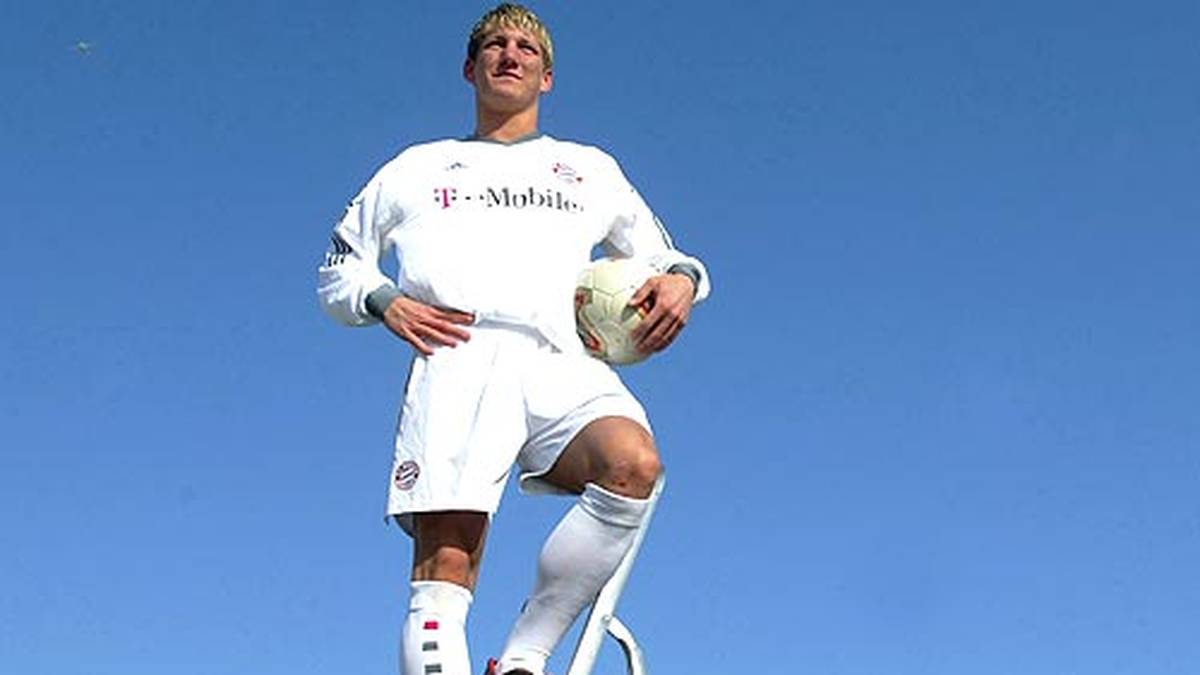 1998 wechselt der Mittelfeldspieler vom TSV 1860 Rosenheim zum FC Bayern. Ab 2002 spielt er für die Profis. Schnell ist klar: Da will einer hoch hinaus