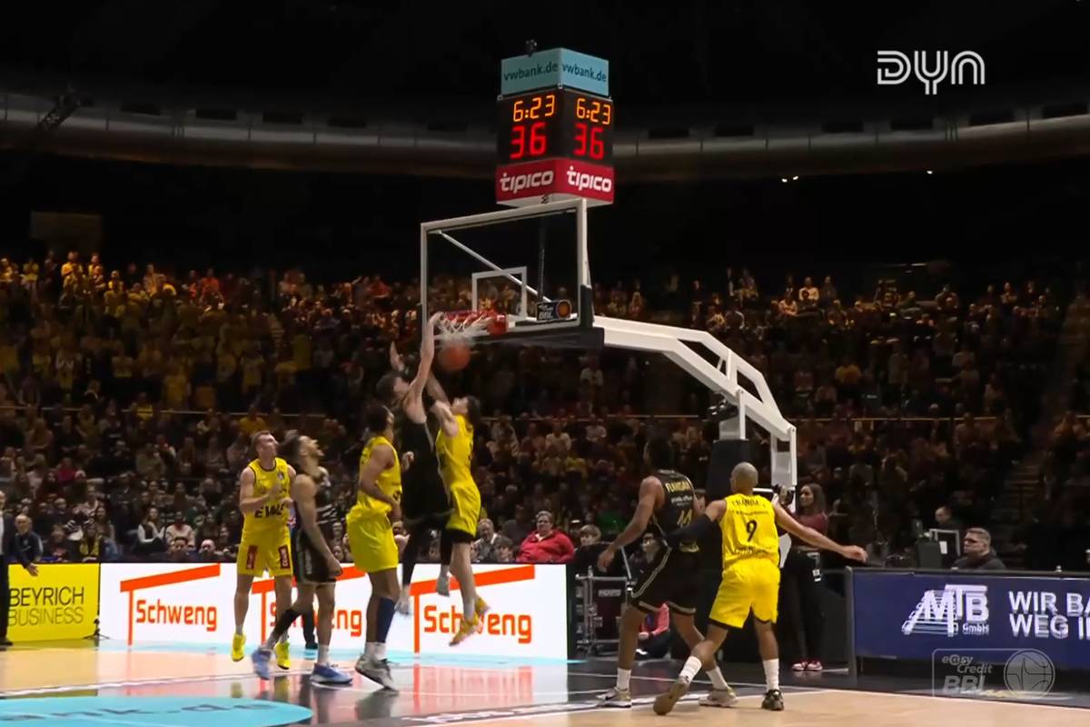 Ein enges Spiel zwischen den Löwen Braunschweig und Baskets Oldenburg. Besonders in der Schlussphase laufen beide Teams heiß. Am Ende sind es die Nerven, die das Spiel entscheiden.