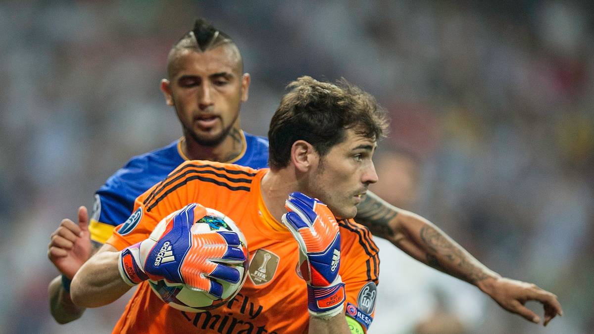 PLATZ 1 - IKER CASILLAS (Spanien): Das Eigengewächs von Real Madrid verdrängte 1999 Bodo Illgner aus dem Tor der Königlichen und bliebt dort bis 2015. "Nur" 1,82 Meter groß, aber gesegnet mit Reaktionsschnelligkeit, Antizpationsfähigkeit und perfektem Stellungsspiel