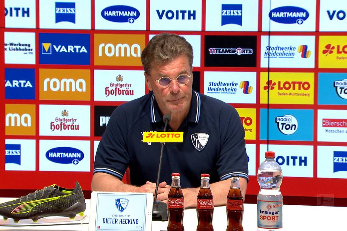 Mitten im Abstiegskampf der Bundesliga hat Trainer Dieter Hecking seinen Vertrag auch im Falle eines Abstiegs beim Tabellenletzten VfL Bochum verlängert. Das verkündet er auf der Pressekonferenz nach dem torlosen Remis.