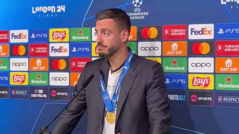 Real Madrid gewann die Champions League im Finale mit 2:0 gegen Borussia Dortmund. Real-Stürmer Joselu spricht über seine Vergangenheit als Madrid-Fan und erklärt wie wichtig der Titel für ihn ist.