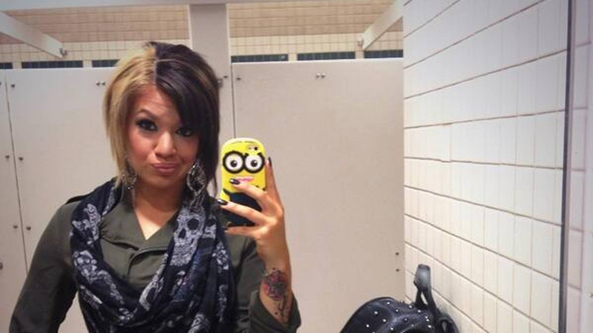 Eddies und Vickies Tochter Shaul (l.) wollte ebenfalls in Eddies Fußstapfen treten. Zwischen 2011 und 2014 trat sie als Raquel Diaz in den Farmligen von WWE an, beendete ihre Karriere dann jedoch wegen einer Essstörung