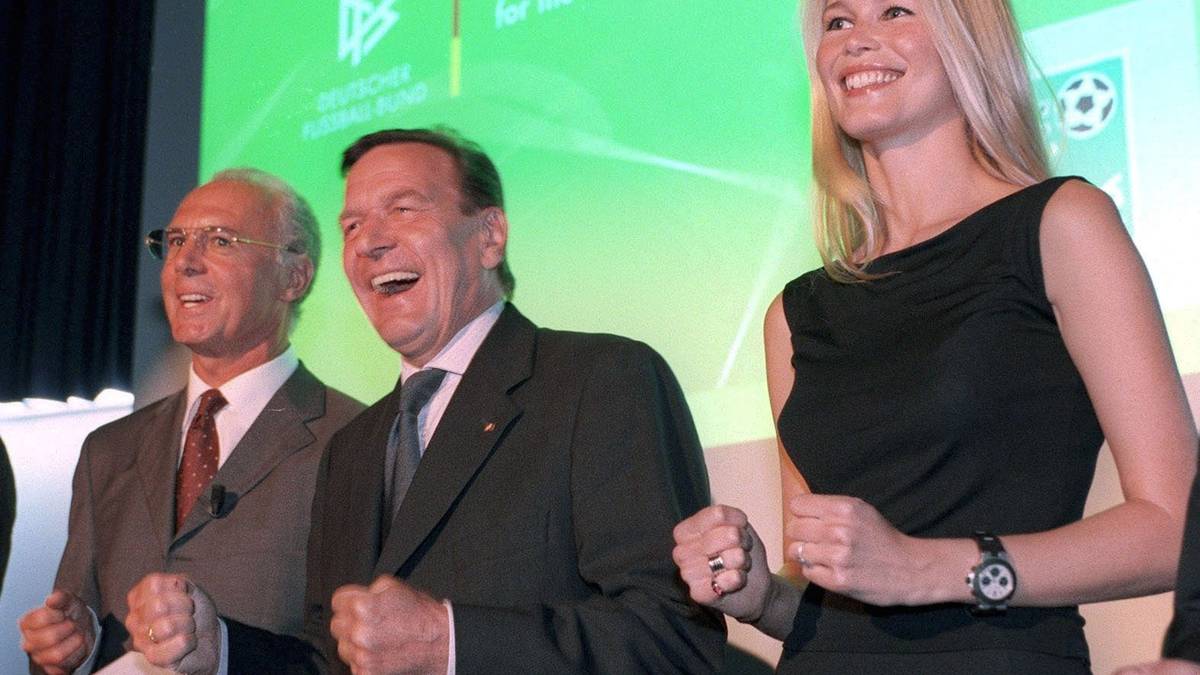 Ob's an den gedrückten Daumen von Gerhard Schröder und Claudia Schiffer lag oder an Beckenbauers Stahlkraft (oder doch an den vom Satire-Magazin Titanic verteilten Fresskörben): Egal... 