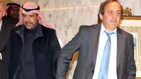 Michel Platini (r.) mit Scheich Ahmad Al Sabah