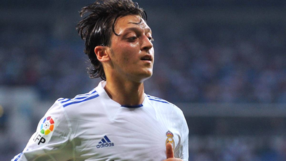 MESUT ÖZIL: Mesut Özil hatte es nicht immer leicht bei Real: Mal wurde er geliebt, mal wurde er verspottet - gerade von den spanischen Medien. Trotzdem reichte es zu einem Pokalsieg und einer Meisterschaft, ehe sich der Mittelfeldspieler im Sommer 2013 nach drei Jahren in Richtung London verabschiedete