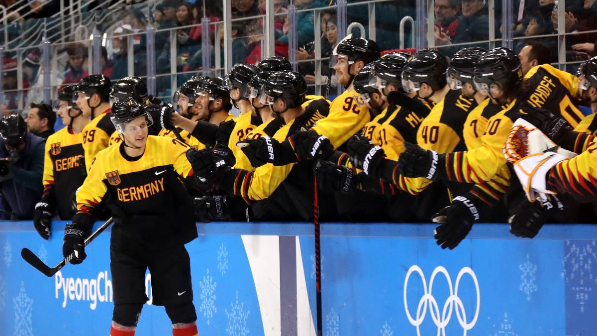 EISHOCKEY: Nach einem Sieg aus drei Vorrundenspielen spielt Deutschland gegen die Schweiz um den Viertelfinaleinzug - und ist nicht chancenlos. Eine Medaille wäre aber eine Sensation. Die deutschen Frauen waren nicht qualifiziert - SPORT1-Prognose: keine Medaille