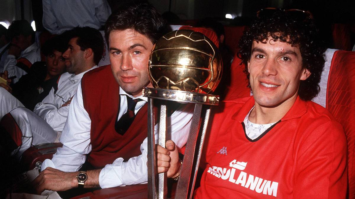 Trotz der namhaften Konkurrenz bezeichnete Trainer Arrigo Sacchi, seinerzeit ein bedeutender Taktik-Modernisierer, Ancelotti als seinen wichtigsten Spieler: Er füllte als von hinten agierender Ballverteiler eine ähnliche Rolle wie später Andrea Pirlo aus, war Sacchis verlängerter Arm, der schon als Spieler wie ein Trainer dachte. Auch sein Modeempfinden war für die Achtziger schon recht weit fortgeschritten