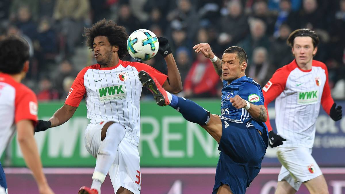 Die Hamburger (hier Sejad Salihovic (2.v.r.) gegen Caiuby) mühen sich und bringen kaum ein Bein an die Erde