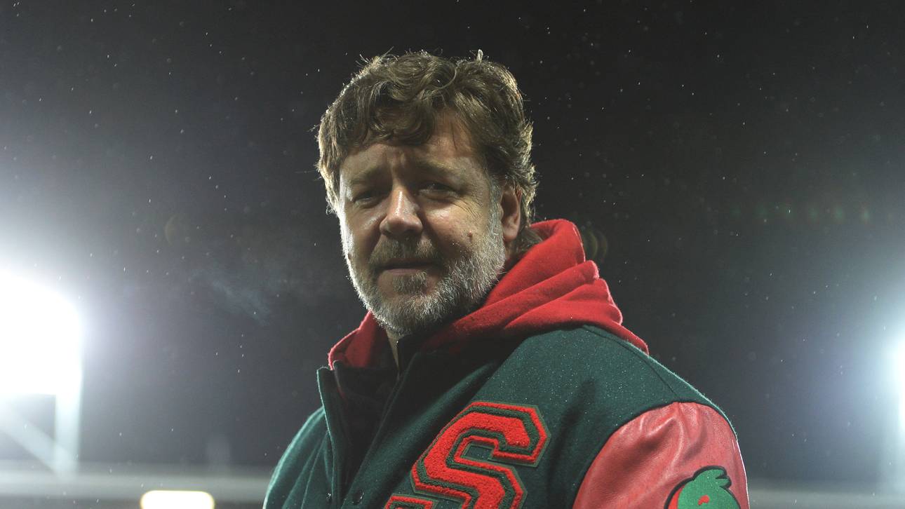 Crowe als Leeds-Besitzer im Gespräch