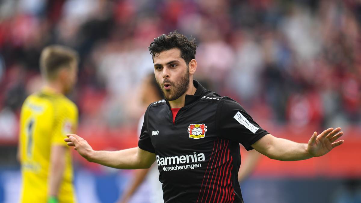 Es bringt nichts. Nach dem Seitenwechsel erhöht Bayer die Schlagzahl - und überrollt die Eintracht. Kevin Volland schießt einen Hattrick - und dämpft die Hoffnungen der Hessen auf eine Teilnahme am Europapokal