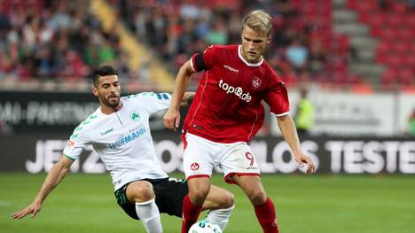 Die SpVgg Greuther Fürth (l.: Marco Caligiuri) und der 1. FC Kaiserslautern (r.: Sebastian Andersson) spielen am 15. Spieltag zuhause