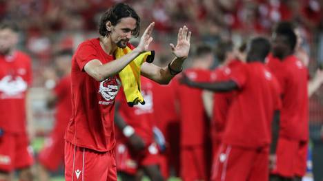 BERLIN, GERMANY - AUGUST 31: Neven Subotic of 1. FC Union Berlin shows appreciation to the Dortmund fans after the Bundesliga match between 1. FC Union Berlin and Borussia Dortmund at Stadion An der Alten Foersterei on August 31, 2019 in Berlin, Germany. (Photo by Maja Hitij/Bongarts/Getty Images)