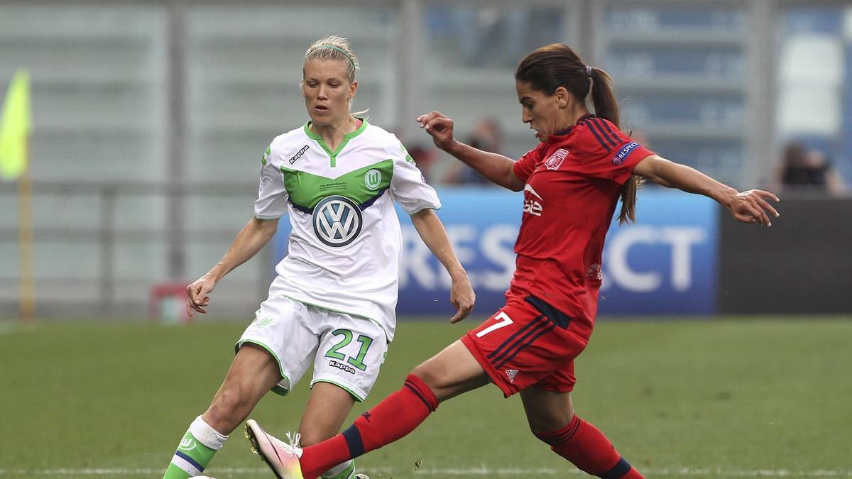 2015 wechselte Dickenmann aus Frankreich zum VfL. Mit Wolfsburg fährt sie prompt ebenfalls den ersten Titel ein - 2016 holt sich die Schweizerin den DFB-Pokal. Mit fünf Ernennungen zur Schweizer Fußballerin des Jahres hält sie außerdem einen Rekord