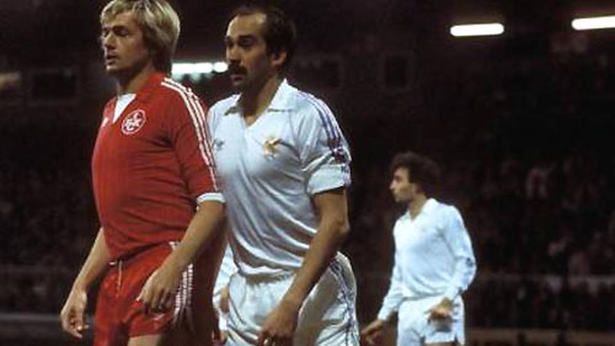 ULI STIELIKE: Uli Stielike (r.) folgte 1977 dem Lockruf von Real und entwickelte sich dort zum Publikumsliebling. Acht Jahre trug er das Trikot der Madrilenen, holte vier spanische Meisterschaften, zwei Pokalsiege und den UEFA-Cup