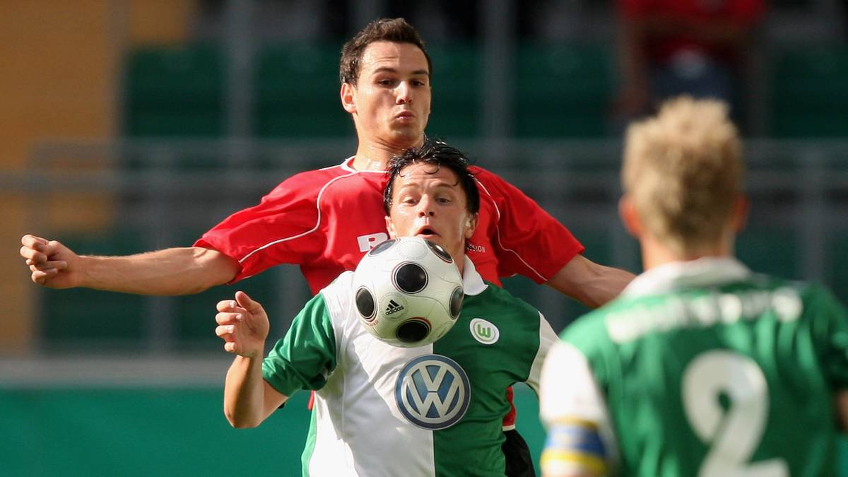2008: Erneut schafft Christian Streich mit seiner Freiburger U19 den Einzug ins Halbfinale. Dort setzt sich das Team um NICOLAS HÖFLER, Ömer Toprak und Oliver Baumann gegen den 1. FC Köln durch und sichert sich so das Finale gegen den VfL Wolfsburg, welches die Badener für sich entscheiden können  