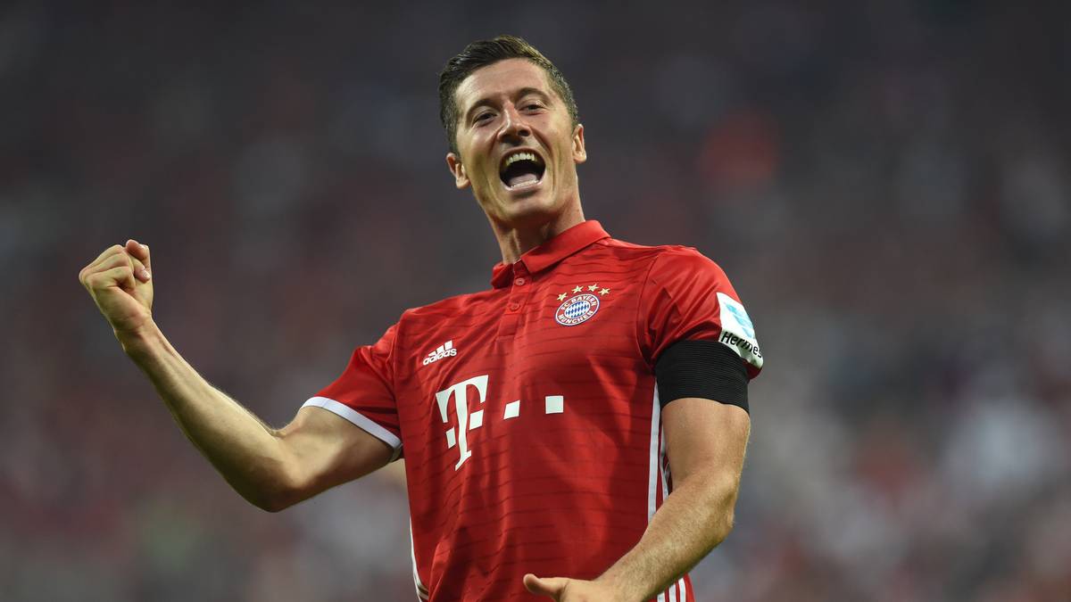Der Pole ist mit drei Treffern einmal mehr Mann des Spiels in der Allianz Arena. Durch den Kantersieg stellten die Münchner direkt zum Start die Weichen auf erneute Meisterschaft