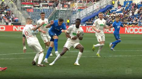 In der Kategorie "Da fragen wir doch mal den Schiri" klärt Peter Sippel über eine Fehlentscheidung in der Bundesliga auf - ein Fehler, für den sich der DFB sogar im Nachhinein entschuldigt.
